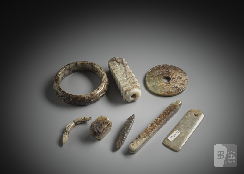 A group of eight jade carvings, some in archaic forms such as 'cong' etc. - 图6